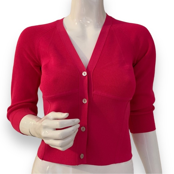 ZARA MAGENTA PINK V-NECK FITTED CROPPED CARDIGAN. WOMEN’S SIZE MEDIUM. - Picture 1 of 8